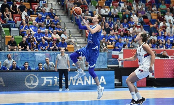 Γυναικάρες με τα μπλε: Έριξαν «βόμβα» στη Σερβία!