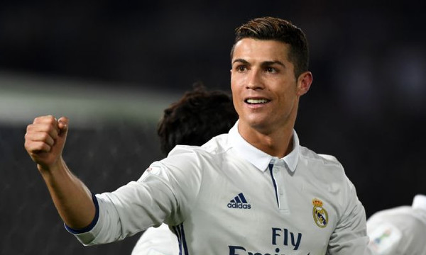 «Φαβορί η Παρί για την απόκτηση του Ρονάλντο»