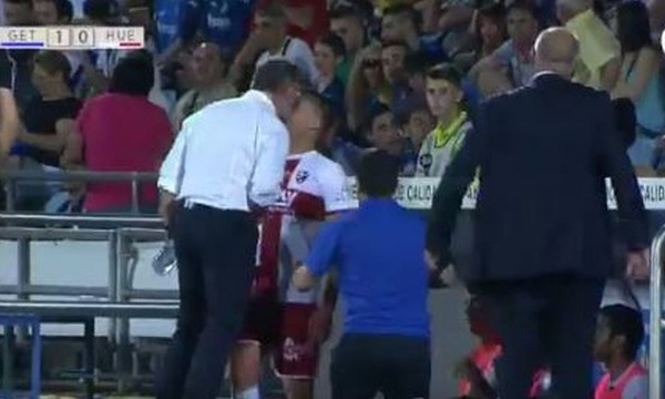 Προπονητής έριξε κουτουλιά σε ποδοσφαιριστή του!