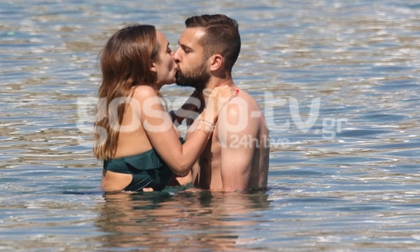 Jordi Alba: "Καυτά" φιλιά στην Μύκονο