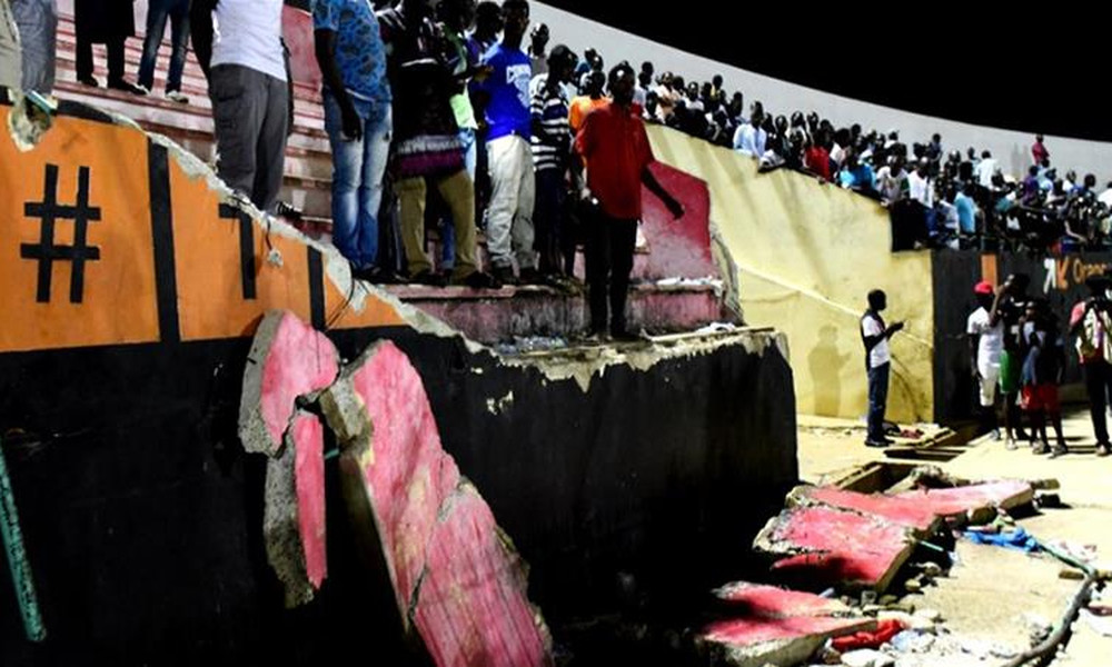 Τραγωδία! Οκτώ νεκροί οπαδοί από κατάρρευση κερκίδας στην Σενεγάλη!