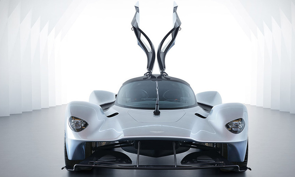 Υποκλίσου μπροστά στη φτερωτή γοητεία της  Aston Martin Valkyrie