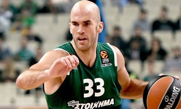 Νικ λαμπρός την… οδηγεί