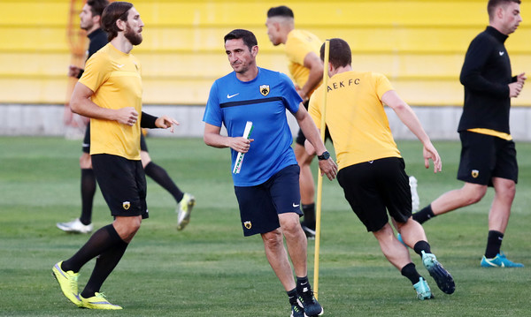 ΑΕΚ-Μπριζ: Ενδεκάδα με 3-5-2 από Χιμένεθ  - Ποιους επέλεξε για την επίθεση