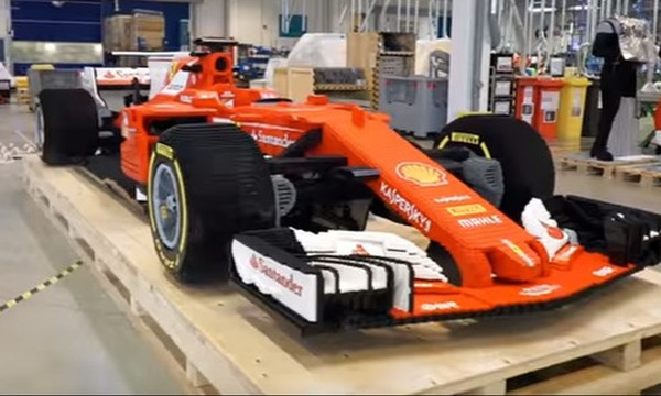 Πόσα κομμάτια LEGO χρειάζονται για μια Ferrari πραγματικού μεγέθους;