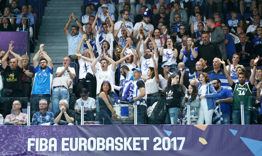 Ευρωμπάσκετ 2017: Ξέσπασμα από τους Έλληνες φιλάθλους - «Nτροπή, ξυπνήστε πριν είναι αργά»!