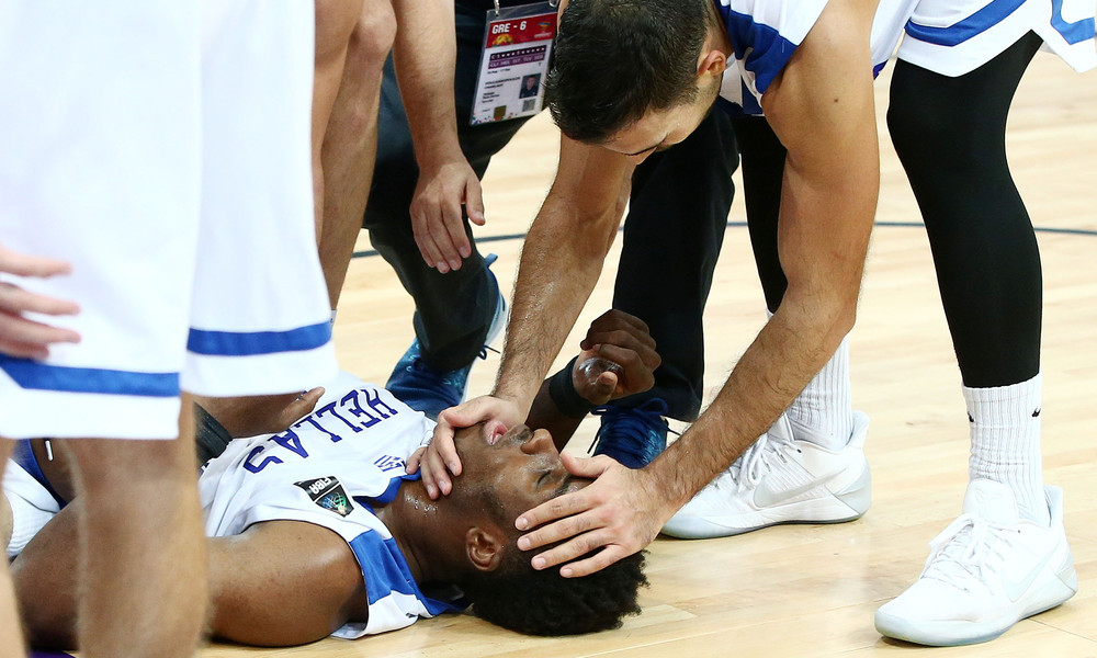 Ευρωμπάσκετ 2017: Ο σοκαριστικός τραυματισμός του Θανάση Αντετοκούνμπο! (pics, vid)