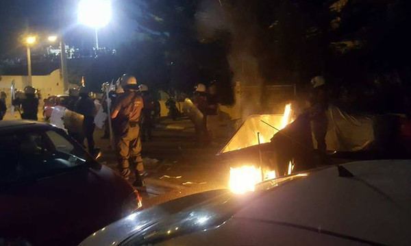 Συμπλοκές και επεισόδια μεταξύ αστυνομίας και οπαδών της ΑΕΚ (pics)