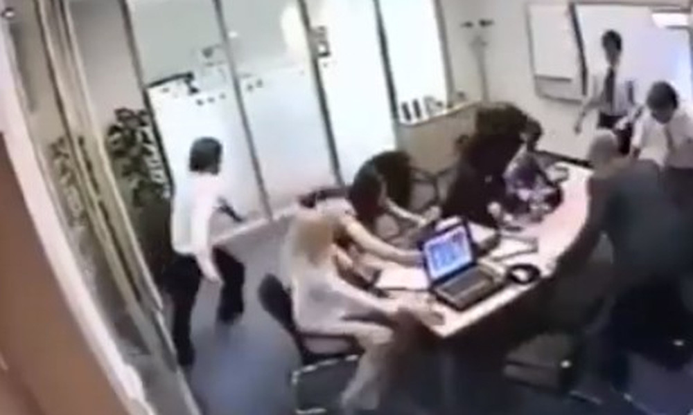 Αυτοί είναι οι χειρότεροι υπάλληλοι που έχεις δει ποτέ! (video)