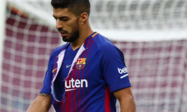 Τα πήρε ο Σουάρες: Έσκισε τη φανέλα του και έφυγε από το γήπεδο! (vid)