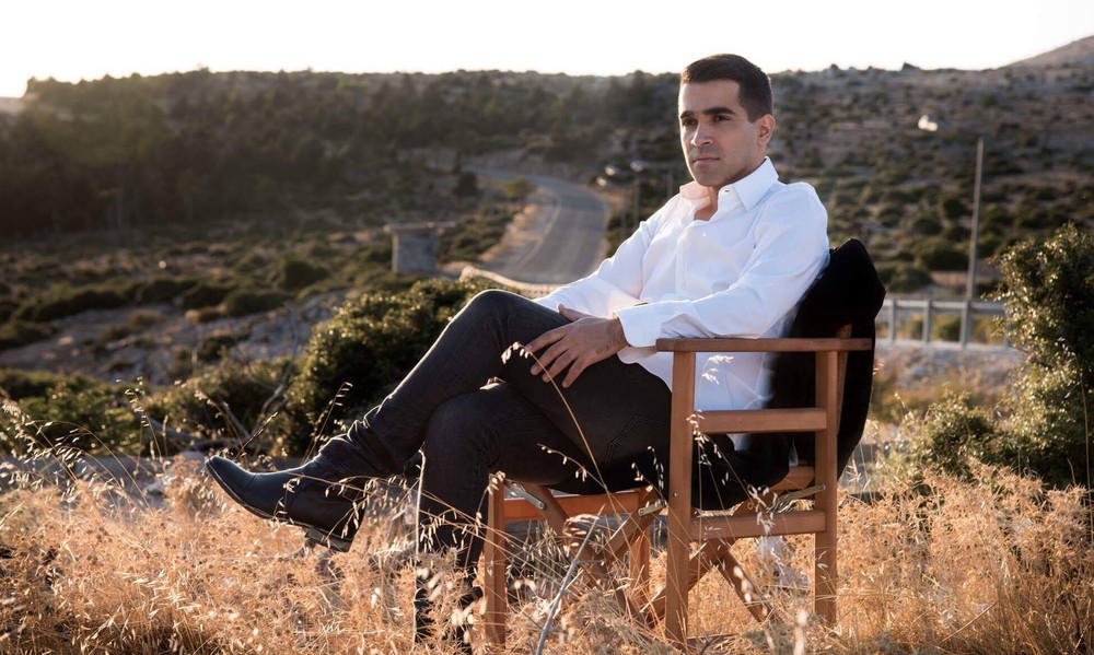 Βασίλης Δήμας: «Ρισκάρει» με το νέο του τραγούδι και αποκαλύπτει άγνωστες πτυχές της ζωής του