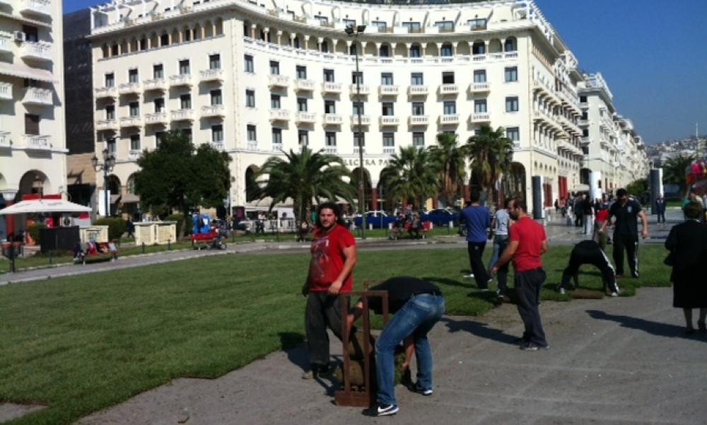 Η πλατεία Αριστοτέλους γίνεται γήπεδο ποδοσφαίρου! (pic)