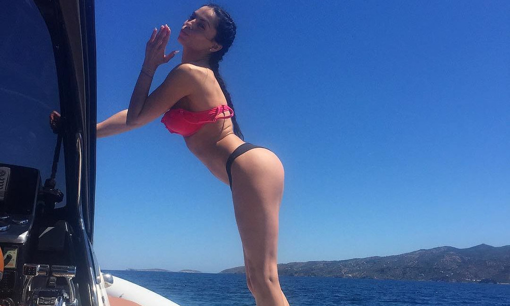 Κόλαση! Η Δήμητρα Αλεξανδράκη ποζάρει topless και ρίχνει το Instagram!