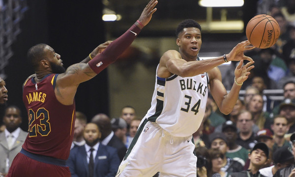 NBA: Τρομερός «Greek Freak» κόντρα στους «Ιππότες» (video)