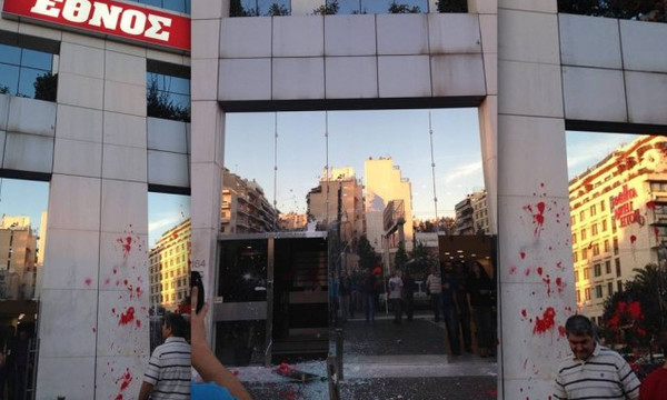  Ολυμπιακός-ΠΑΟΚ: «Ντου» στο «Έθνος» του Σαββίδη από οπαδούς του Ολυμπιακού! (pics)