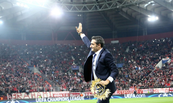 Ολυμπιακός-Μπαρτσελόνα: Η βράβευση του Βαλβέρδε και το εντυπωσιακό κορεό (vids, pics)
