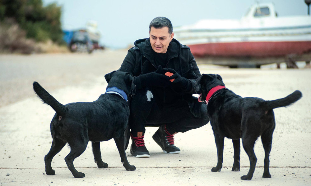 Νίκος Μακρόπουλος: «Θαυμάστριά μου έγραψε βιβλίο με πρωταγωνιστή εμένα»
