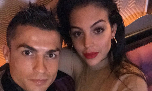 Δείτε για πρώτη φορά την κούκλα κόρη του Cristiano Ronaldo (photos)