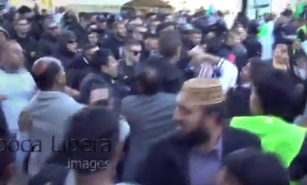 Επεισόδια και άγριο ξύλο οπαδών του ΠΑΟΚ με Πακιστανούς στην Ομόνοια! (video)