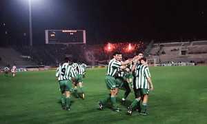 Σαν σήμερα: Το ιστορικό γκολ του Καπουράνη που έκρινε το Ολυμπιακός - Παναθηναϊκός (video)