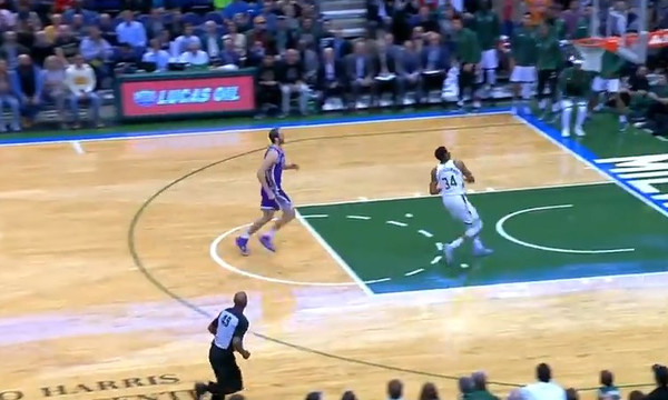 NBA: Μαγεία Αντετοκούνμπο και στο Top 10 (video)