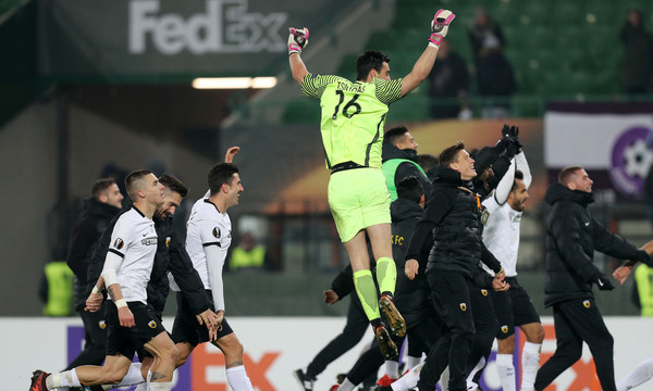 ΑΕΚ: Τρελό γλέντι στο αεροπλάνο! (video)