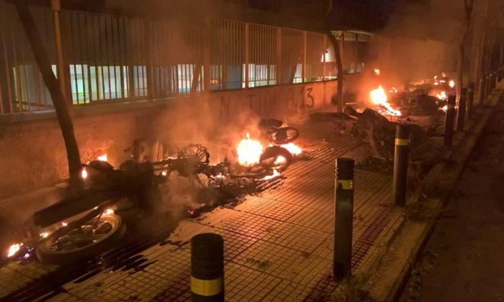 Εκτεταμένα επεισόδια και μολότοφ στο Μετς (photos)