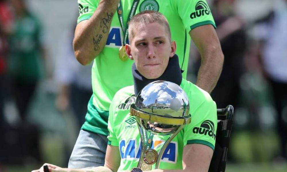 Ρίγη συγκίνησης! Έπαιξε και σκόραρε ο επιζών πορτιέρο της Σαπεκοένσε (video)