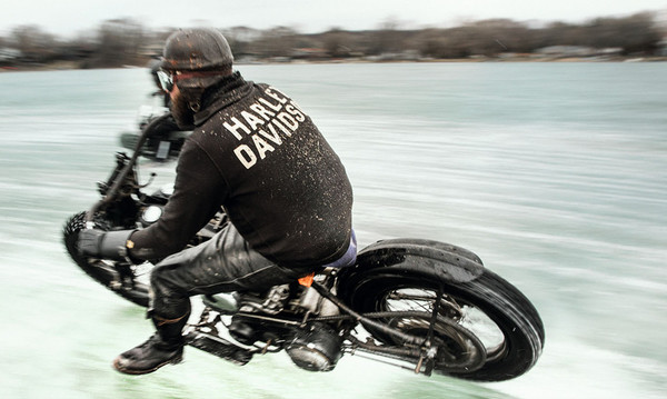 Ερωτικό λεύκωμα ΜΟΝΟ για φανατικούς της Harley