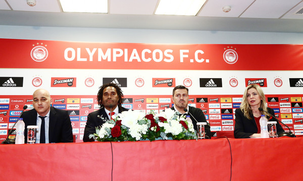 Live streaming η παρουσίαση του Όσκαρ Γκαρσία από τον Ολυμπιακό