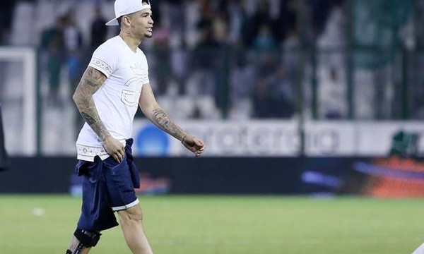 Δεν πτοείται και δεν… κρατιέται ο Λουτσιάνο!