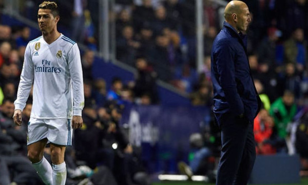Η αντίδραση του Κριστιάνο Ρονάλντο όταν ο Ζιντάν τον έκανε αλλαγή