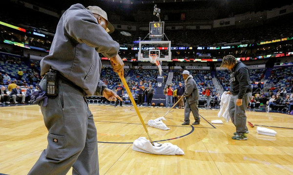 NBA: Έσταζε το ταβάνι λόγω καταιγίδας στο Πέλικανς - Πέισερς (video)