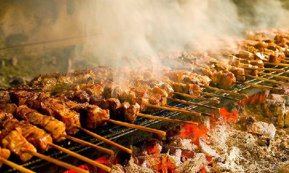 Τσικνοπέμπτη 2018: Τι γιορτάζουμε και γιατί ψήνουμε κρέας σήμερα