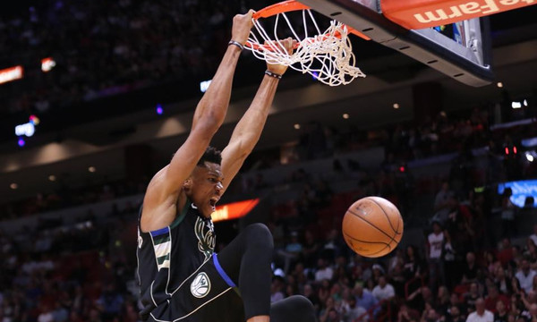 NBA: Το σόου Αντετοκούνμπο με Χιτ (video)