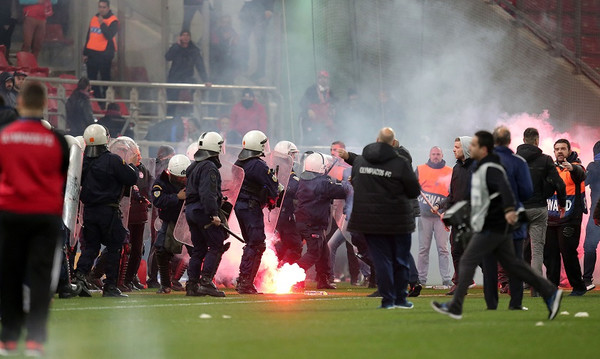 Σοκ στον Ολυμπιακό: -3 βαθμοί και δύο αγωνιστικές κεκλεισμένων!