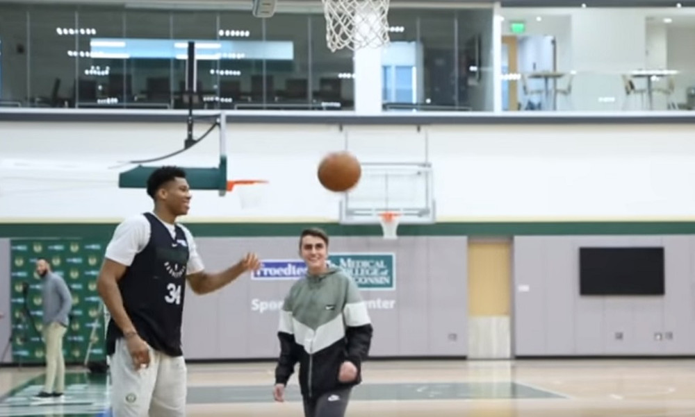 NBA: Τρομερή κίνηση Αντετοκούνμπο σε 15χρονο με πρόβλημα υγείας! (videos)