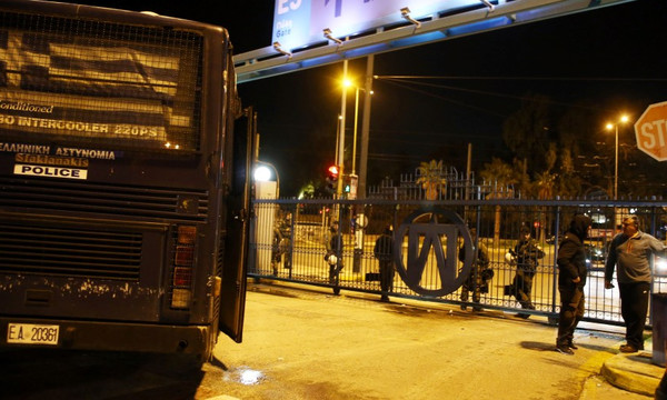 Video από τα επεισόδια στο λιμάνι του Πειραιά