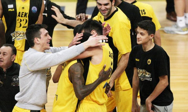 ΠΑΕ ΑΕΚ: «Περιμένουμε την κούπα...»!