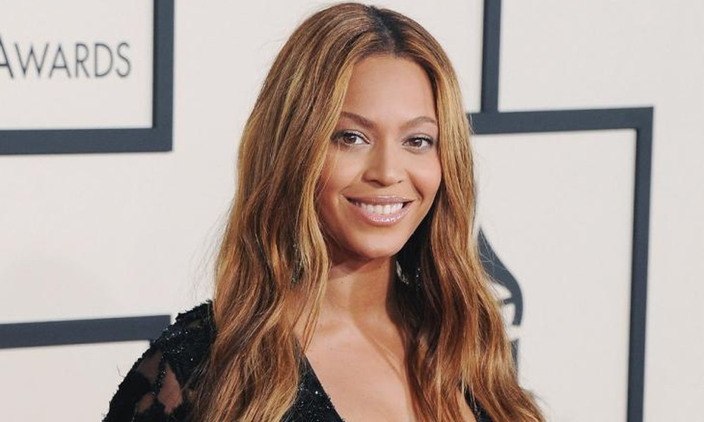 Ο makeup artist της Beyoncé μοιράζεται το κόλπο για την τέλεια εφαρμογή του foundation