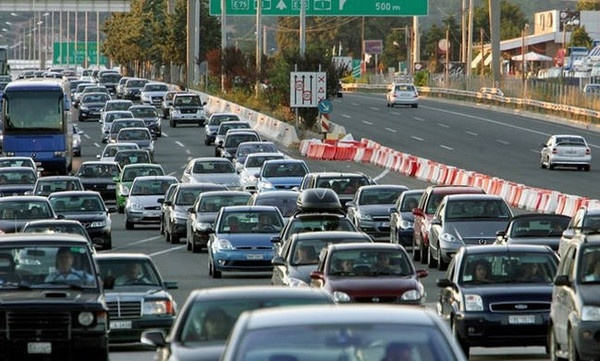 Πάσχα 2018: Χάος στα διόδια της Ελευσίνας - Οι Αθηναίοι εγκαταλείπουν την πρωτεύουσα