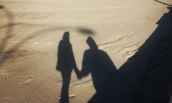 Γνωστό ζευγάρι της ελληνικής showbiz έβγαλε στις Πασχαλινές διακοπές την πιο ρομαντική φωτο