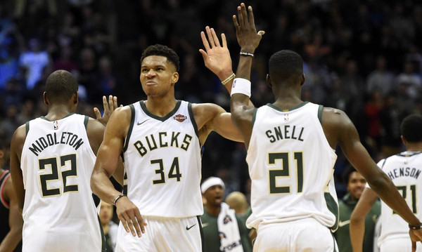 NBA: Νίκη χωρίς Giannis οι Μπακς, «τριπλός» Ουέστμπρουκ, ρεκόρ οι Ράπτορς