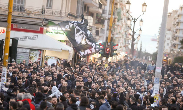 ΠΑΟΚ: Βάζουν… φωτιά στην Τούμπα οι οπαδοί! (photos)