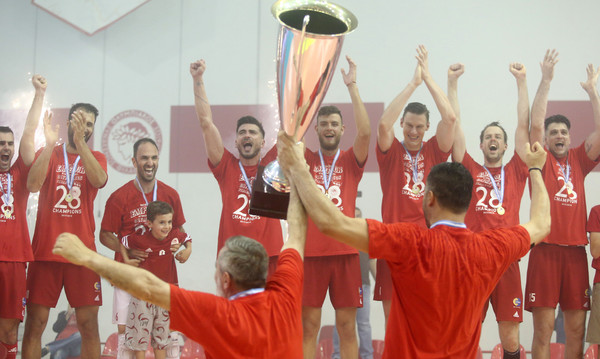 «Σκούπισε» τον ΠΑΟΚ και το σήκωσε ο Ολυμπιακός