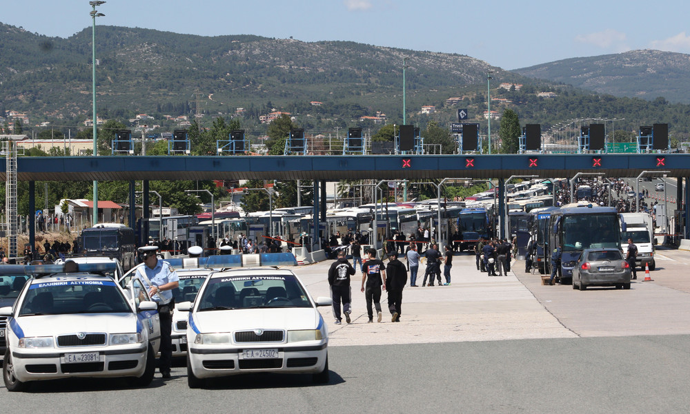 Τελικός Κυπέλλου: Οπαδοί πέταξαν μπουκάλια και πέτρες σε αυτοκίνητα!