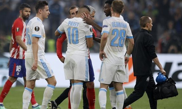 Europa League: Αποχώρησε με κλάματα από τον τελικό ο Παγέ (video)