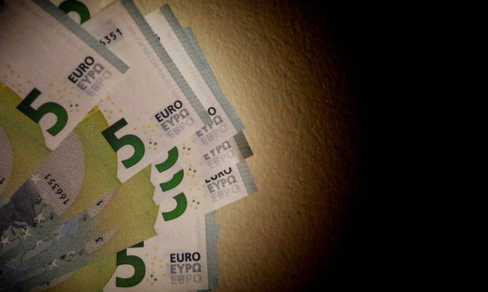 «Ανάσα» για εκατοντάδες χιλιάδες οικογένειες: Ποιοι θα λάβουν επίδομα από 70 έως 210 ευρώ το μήνα
