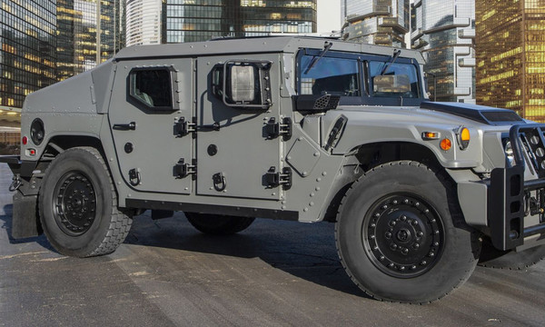 To NXT 360 Humvee δεν είναι αμάξι. Οδοστρωτήρας είναι.