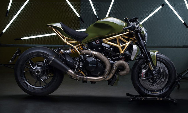 Δύσκολα θα αντισταθείς στην ημίγυμνη Ducati